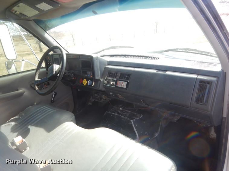 image for item HG9890 1999 GMC 7500  utility / service truck