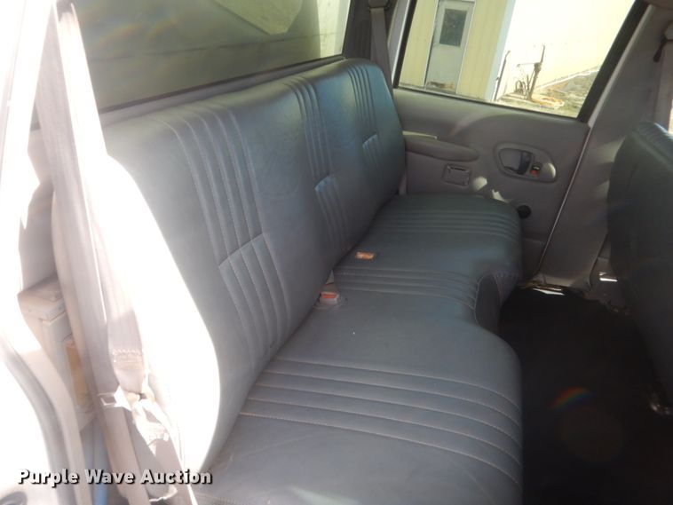 image for item HG9890 1999 GMC 7500  utility / service truck