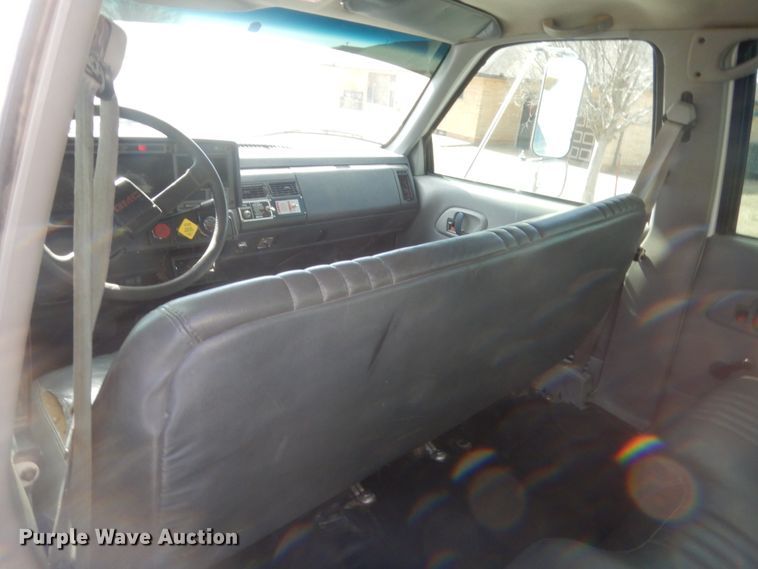 image for item HG9890 1999 GMC 7500  utility / service truck