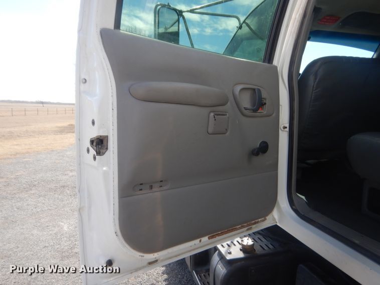 image for item HG9890 1999 GMC 7500  utility / service truck