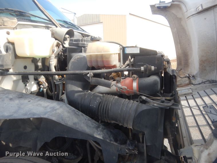 image for item HG9890 1999 GMC 7500  utility / service truck