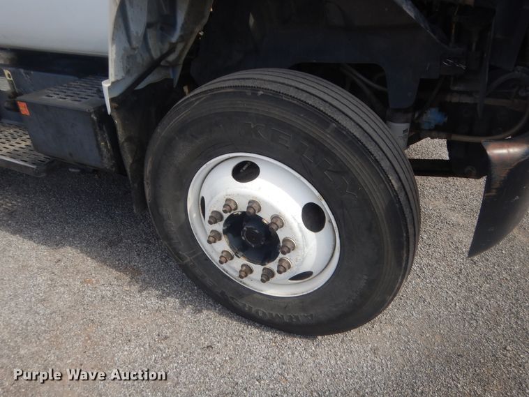 image for item HG9890 1999 GMC 7500  utility / service truck