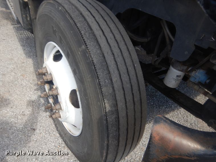 image for item HG9890 1999 GMC 7500  utility / service truck