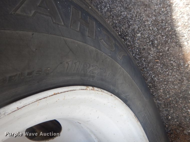 image for item HG9890 1999 GMC 7500  utility / service truck