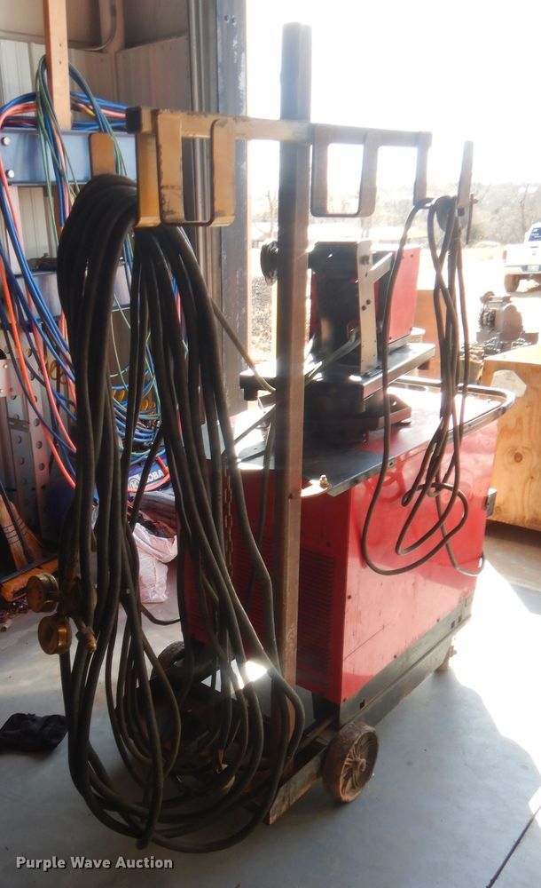 image for item HG9946 Lincoln DC400 welder