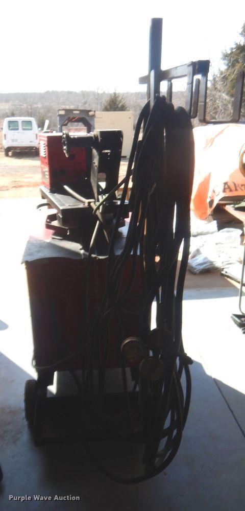 image for item HG9946 Lincoln DC400 welder