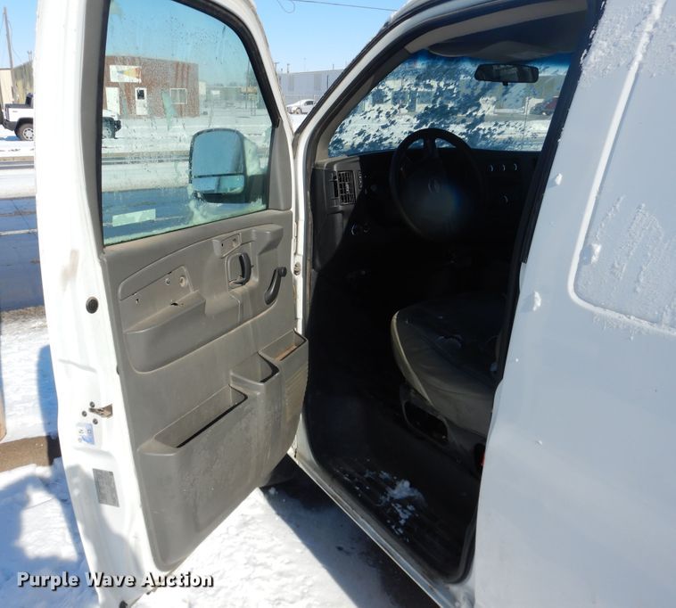 image for item HI9026 2009 Chevrolet Express 1500  van