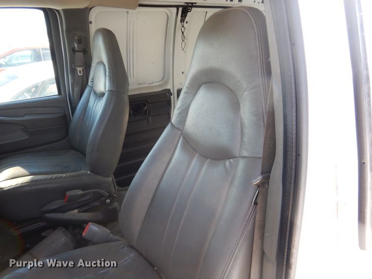 image for item HI9026 2009 Chevrolet Express 1500  van