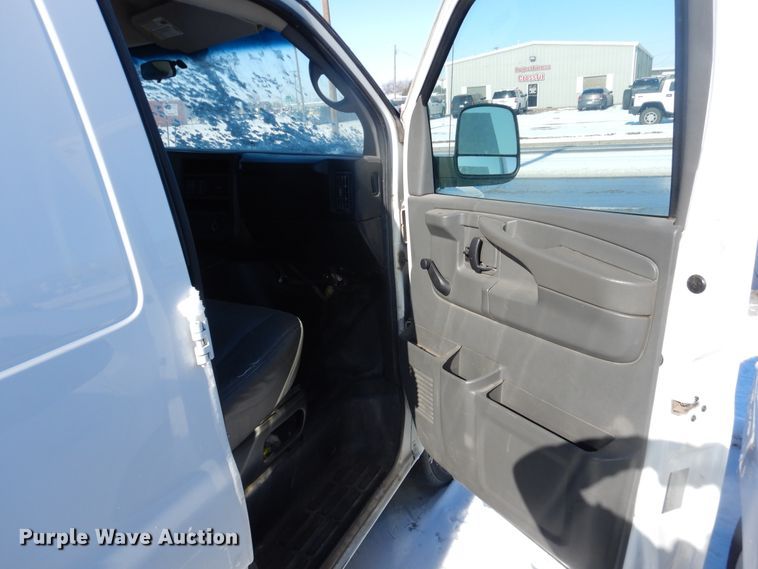 image for item HI9026 2009 Chevrolet Express 1500  van