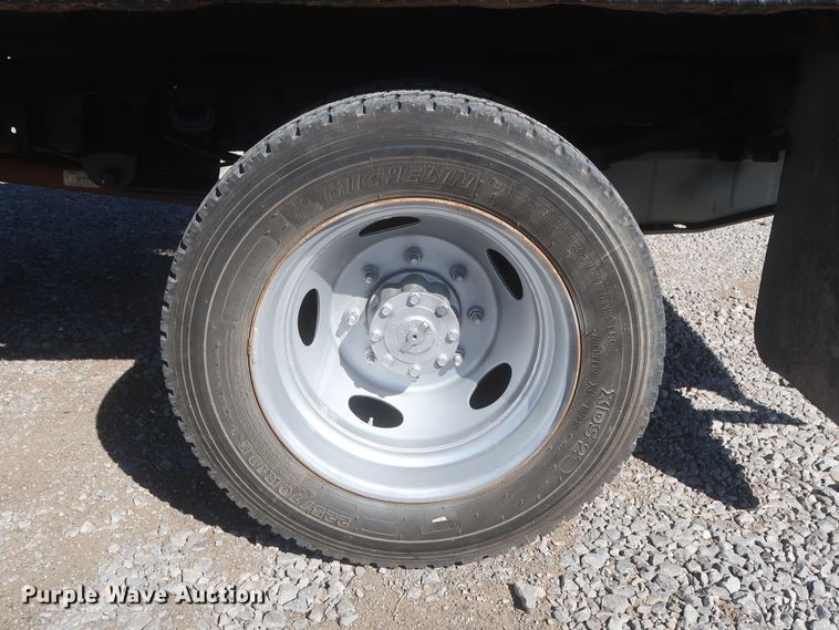 image for item HK9704 2003 Ford F450 Super Duty  flatbed truck