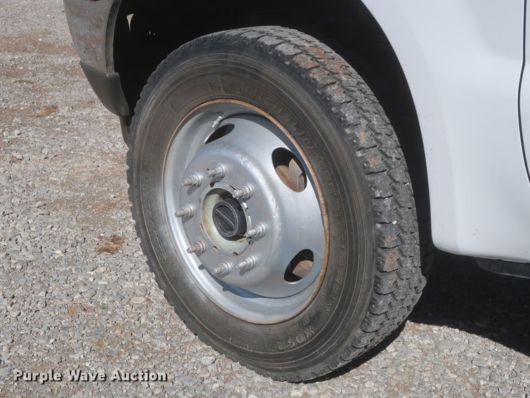 image for item HK9704 2003 Ford F450 Super Duty  flatbed truck