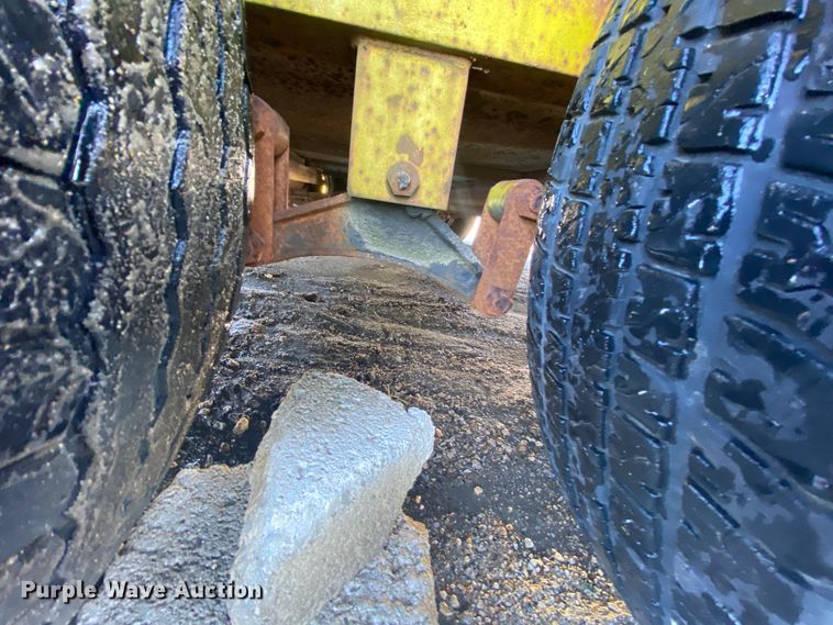 image for item HR9443 2004 Eagle  enclosed cargo trailer