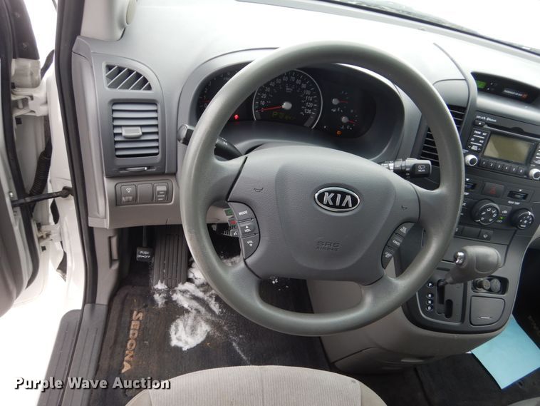image for item HS9816 2012 Kia Sendona  van