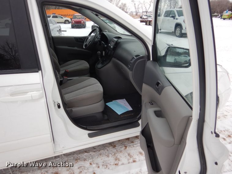 image for item HS9816 2012 Kia Sendona  van