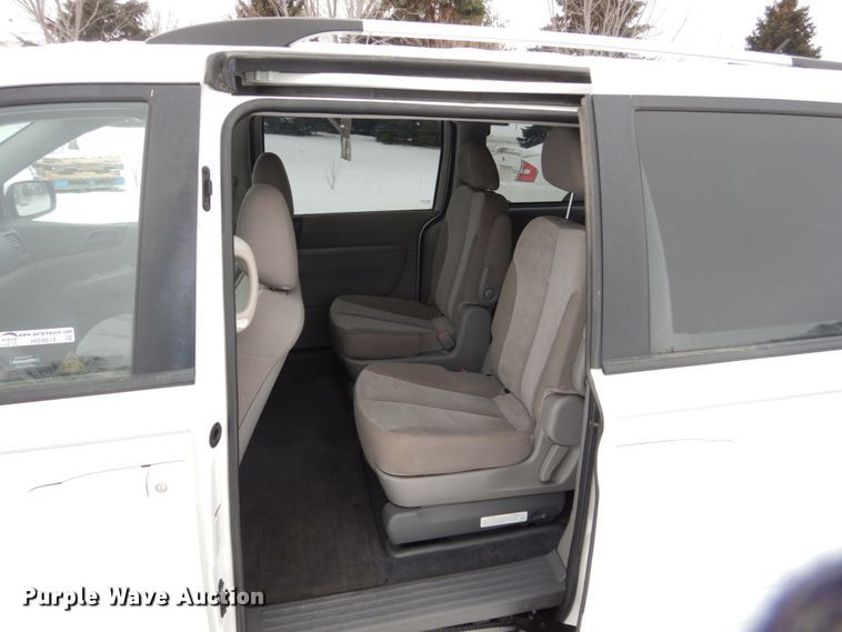 image for item HS9816 2012 Kia Sendona  van