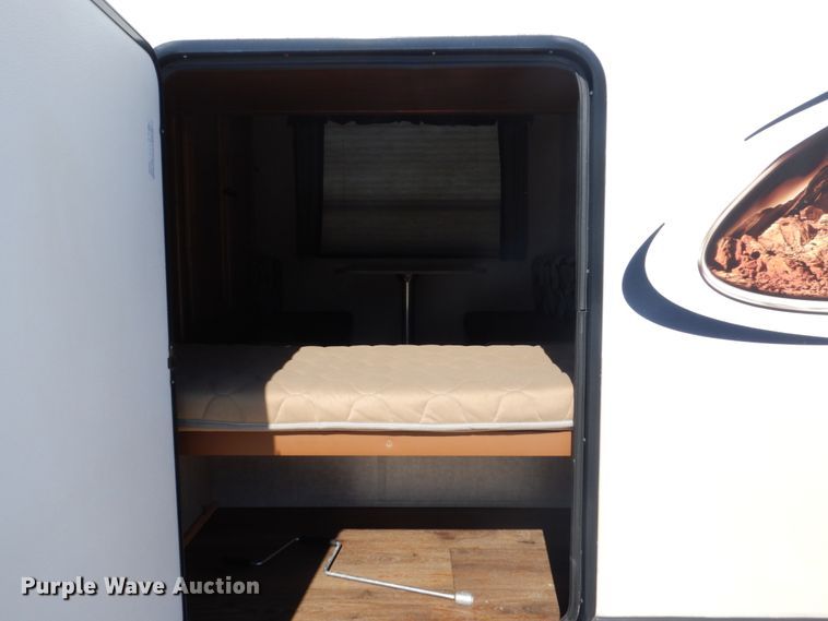 image for item HS9931 2013 Keystone BHS320 Sprinter  camper