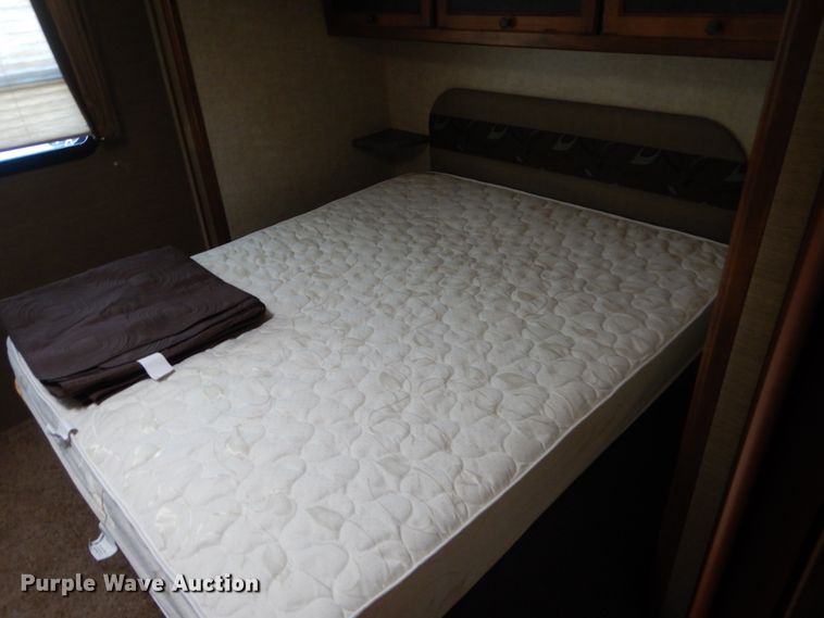 image for item HS9931 2013 Keystone BHS320 Sprinter  camper