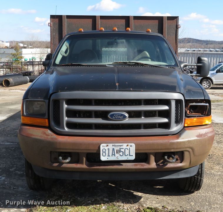 image for item HV9633 2001 Ford F450 Super Duty  flatbed truck
