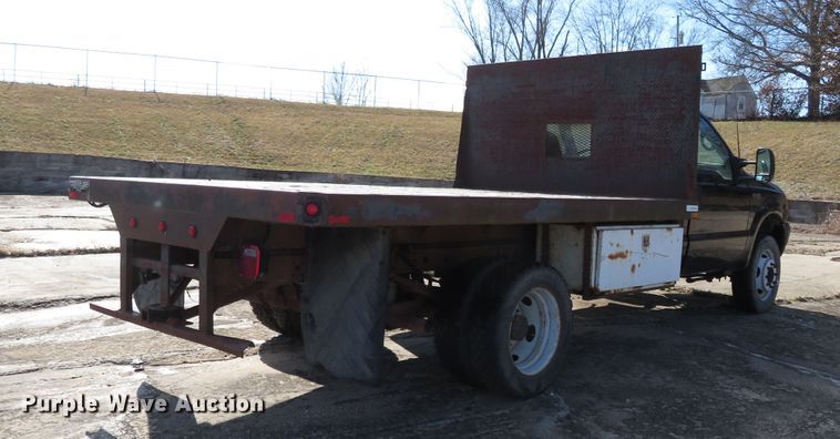 image for item HV9633 2001 Ford F450 Super Duty  flatbed truck