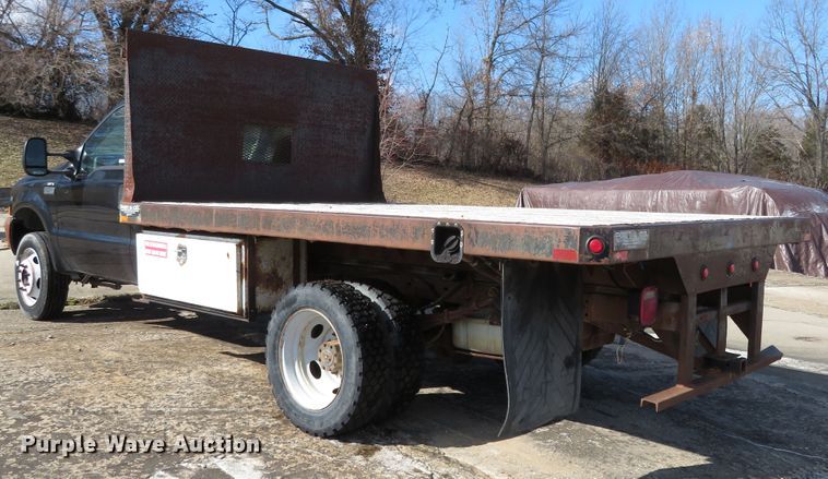 image for item HV9633 2001 Ford F450 Super Duty  flatbed truck