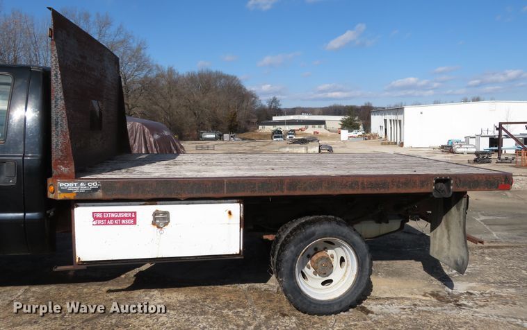 image for item HV9633 2001 Ford F450 Super Duty  flatbed truck