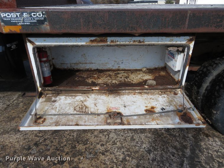 image for item HV9633 2001 Ford F450 Super Duty  flatbed truck