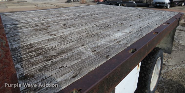 image for item HV9633 2001 Ford F450 Super Duty  flatbed truck