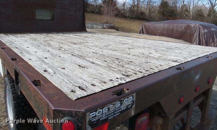 image for item HV9633 2001 Ford F450 Super Duty  flatbed truck