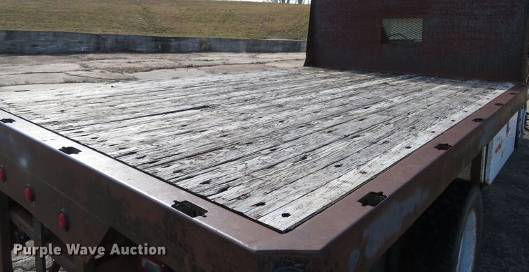 image for item HV9633 2001 Ford F450 Super Duty  flatbed truck