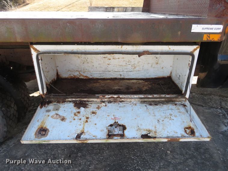 image for item HV9633 2001 Ford F450 Super Duty  flatbed truck