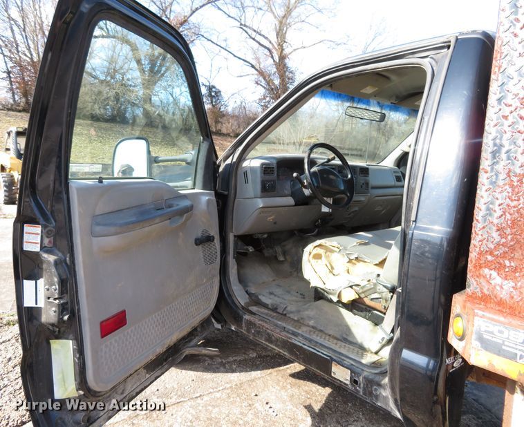 image for item HV9633 2001 Ford F450 Super Duty  flatbed truck