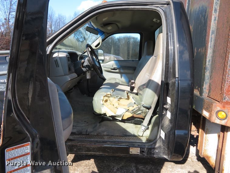 image for item HV9633 2001 Ford F450 Super Duty  flatbed truck