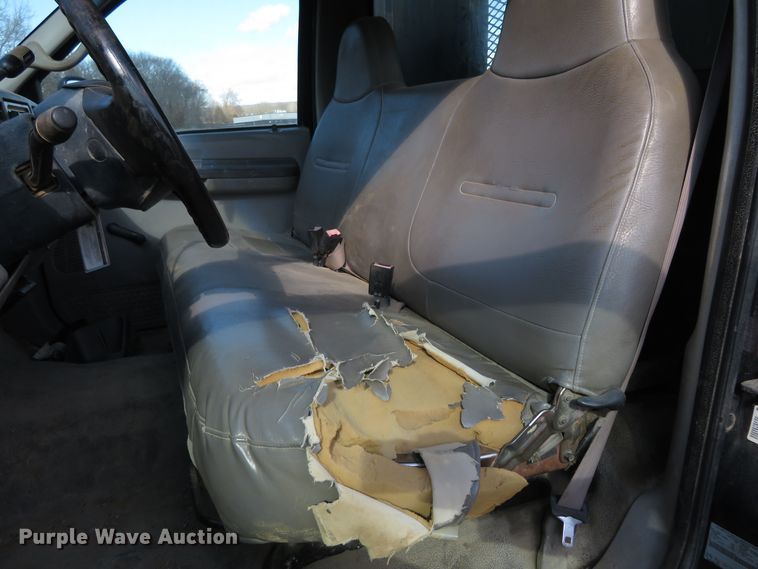 image for item HV9633 2001 Ford F450 Super Duty  flatbed truck