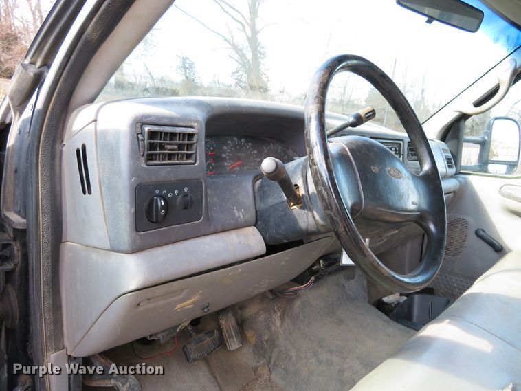 image for item HV9633 2001 Ford F450 Super Duty  flatbed truck