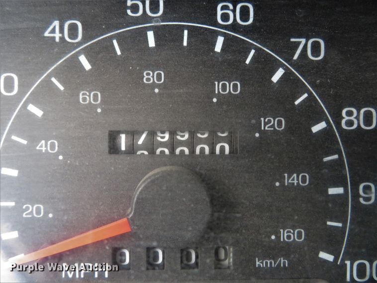 image for item HV9633 2001 Ford F450 Super Duty  flatbed truck