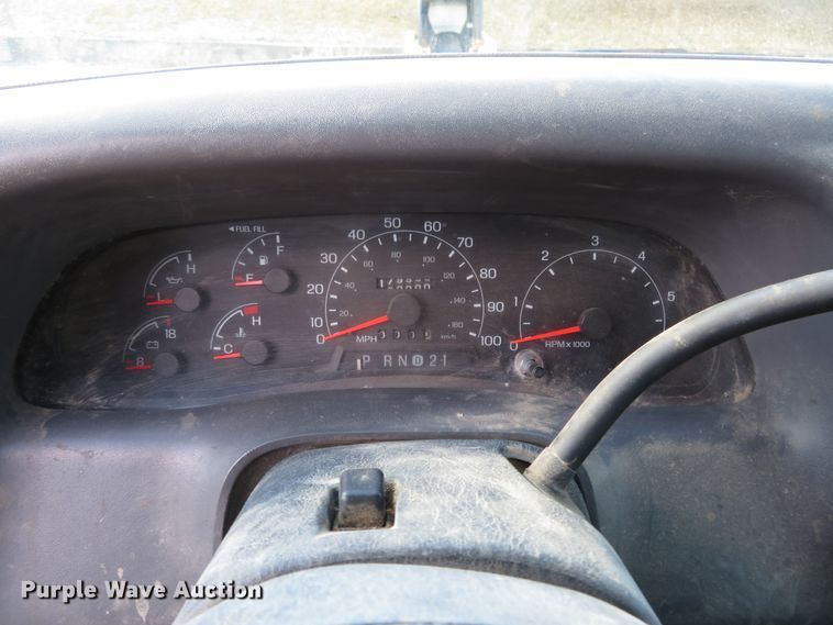 image for item HV9633 2001 Ford F450 Super Duty  flatbed truck