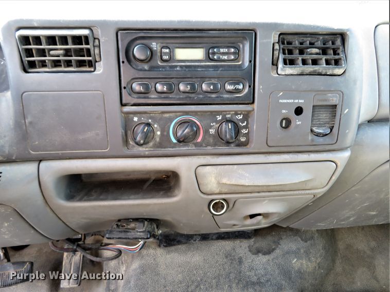 image for item HV9633 2001 Ford F450 Super Duty  flatbed truck