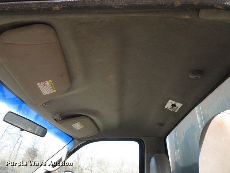 image for item HV9633 2001 Ford F450 Super Duty  flatbed truck