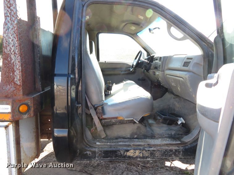 image for item HV9633 2001 Ford F450 Super Duty  flatbed truck