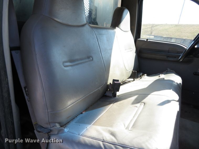 image for item HV9633 2001 Ford F450 Super Duty  flatbed truck