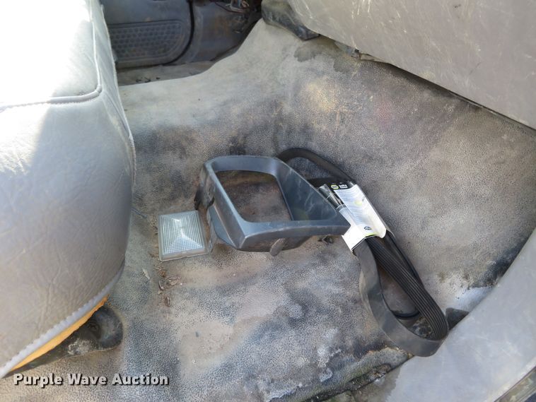 image for item HV9633 2001 Ford F450 Super Duty  flatbed truck