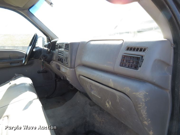 image for item HV9633 2001 Ford F450 Super Duty  flatbed truck