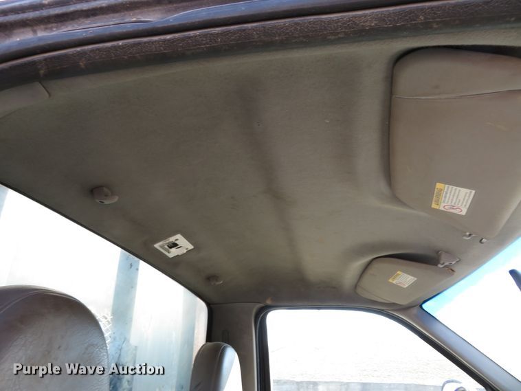 image for item HV9633 2001 Ford F450 Super Duty  flatbed truck