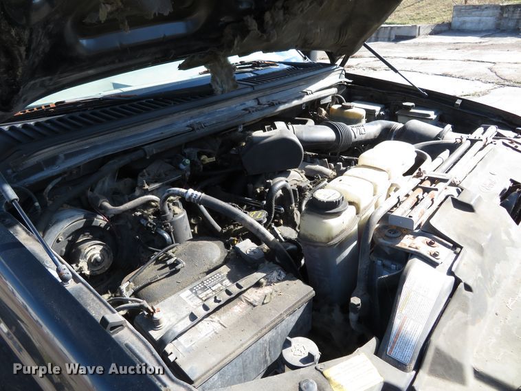 image for item HV9633 2001 Ford F450 Super Duty  flatbed truck