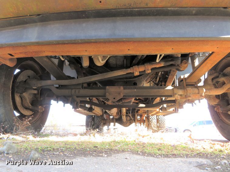 image for item HV9633 2001 Ford F450 Super Duty  flatbed truck