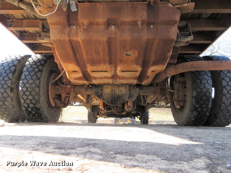 image for item HV9633 2001 Ford F450 Super Duty  flatbed truck