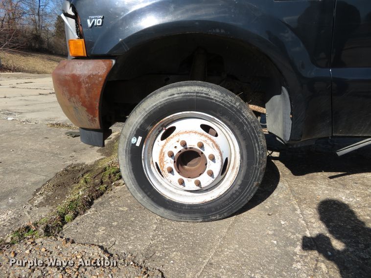 image for item HV9633 2001 Ford F450 Super Duty  flatbed truck