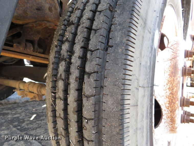 image for item HV9633 2001 Ford F450 Super Duty  flatbed truck