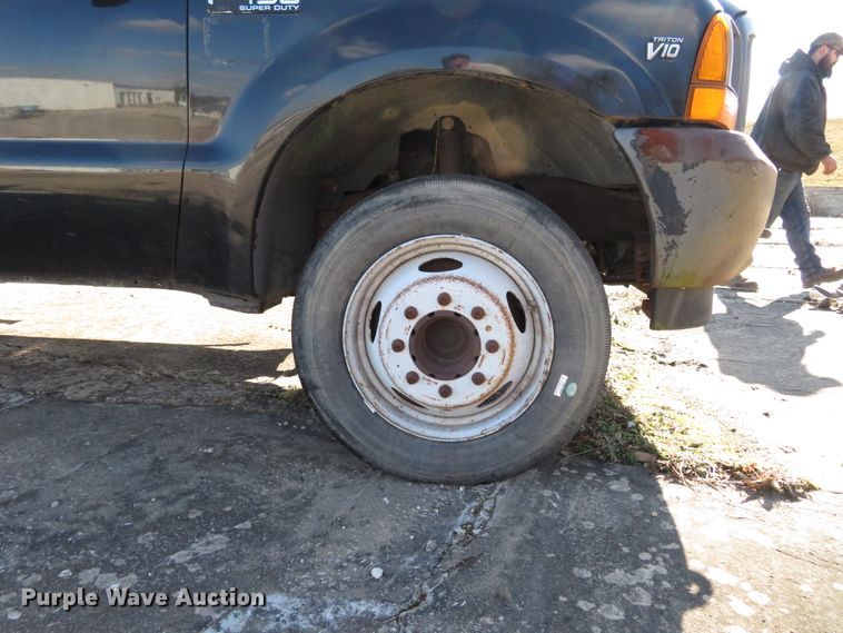 image for item HV9633 2001 Ford F450 Super Duty  flatbed truck