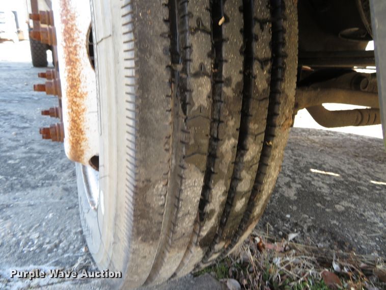 image for item HV9633 2001 Ford F450 Super Duty  flatbed truck